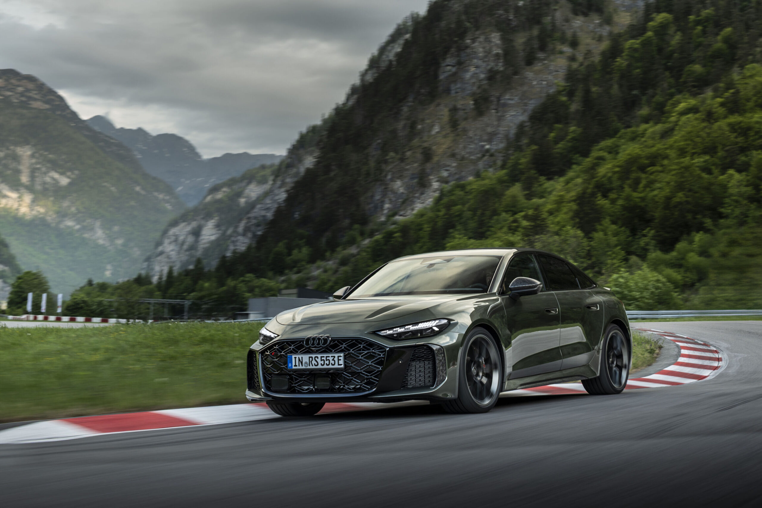 Audi RS5 2026 front three-quarter view while cornering