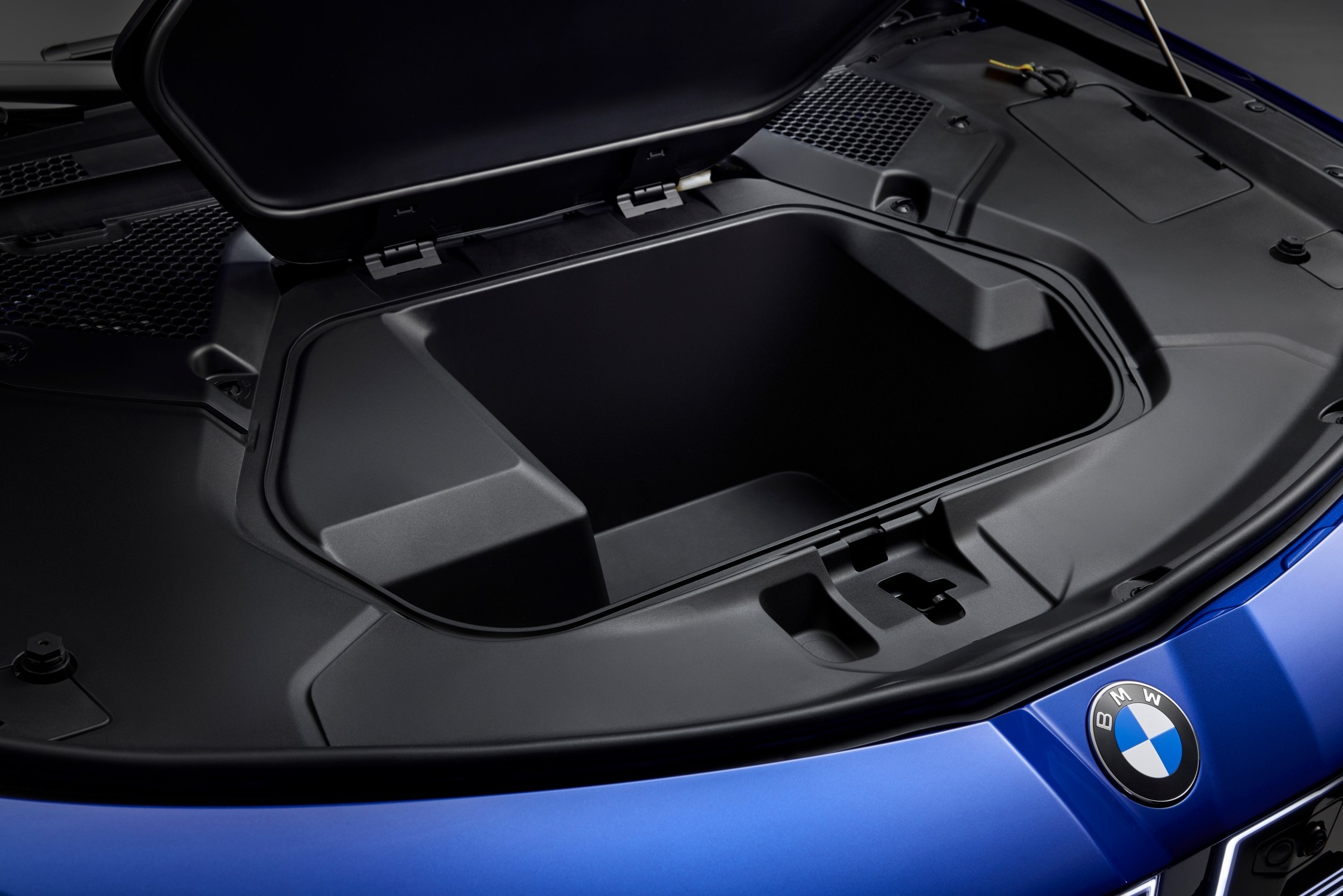 BMW i3 front trunk (frunk) storage compartment open