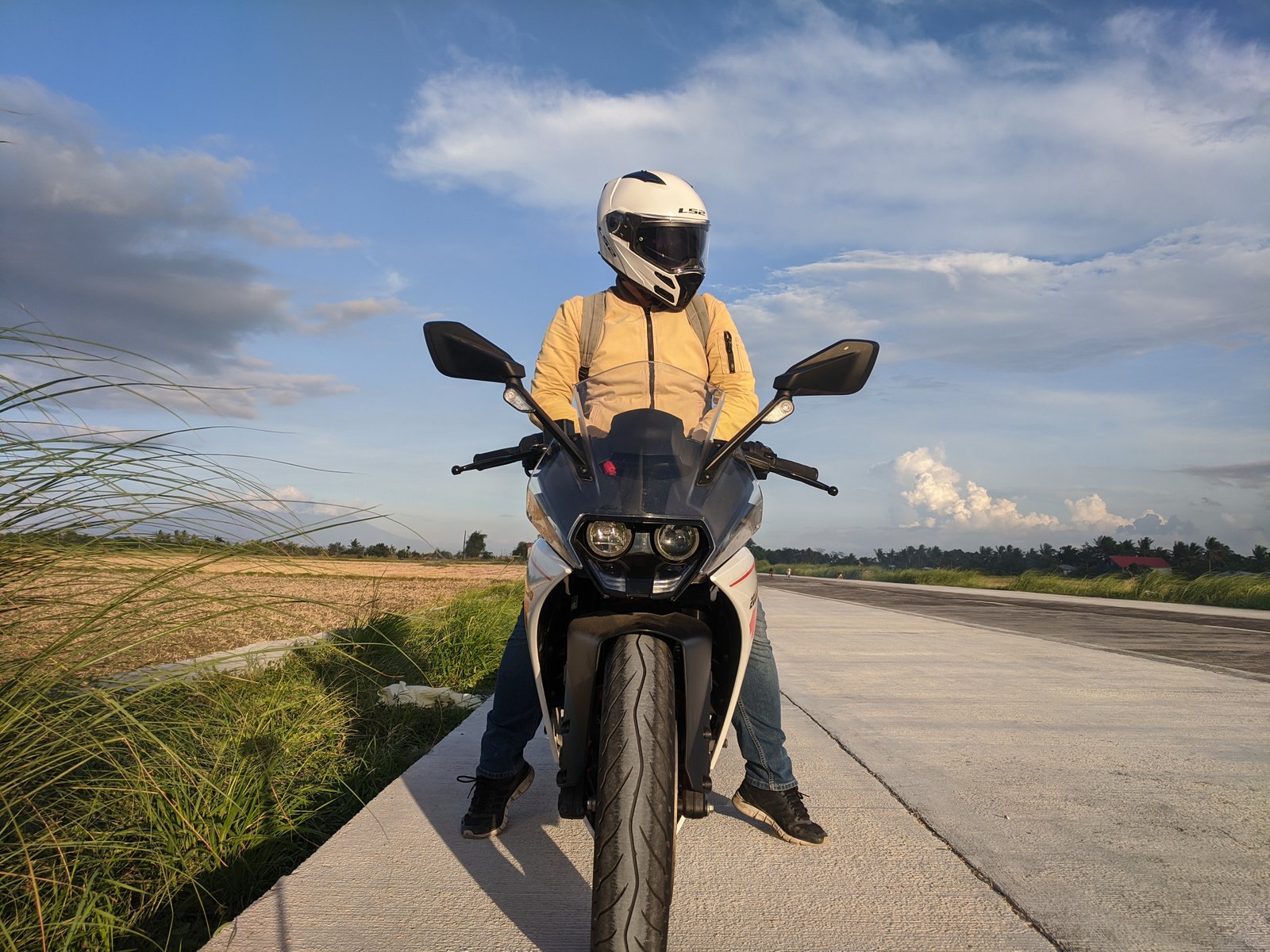 KTM RC 200 supersport motorcycle front view