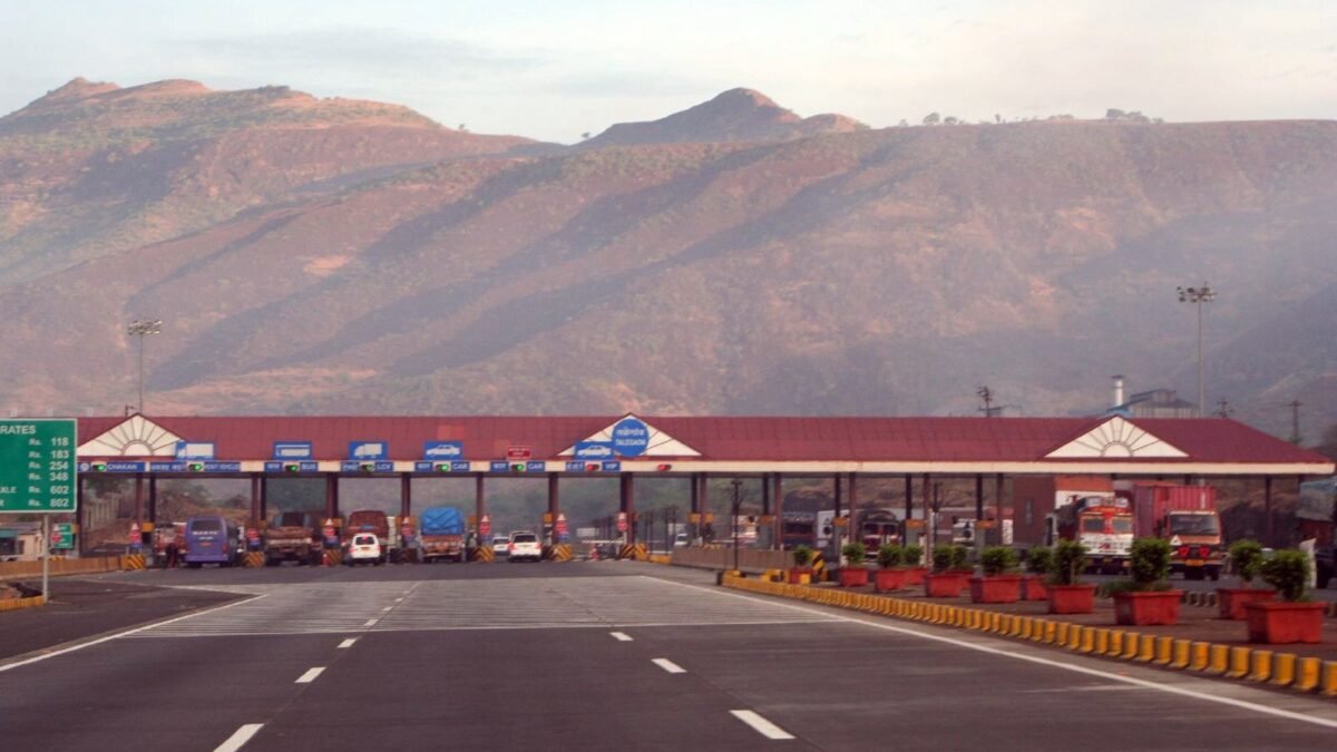 Skip a Toll Booth in 2026 and NHAI Will Text You: What India’s New E-Notice Rules and GNSS Tolling Actually Mean