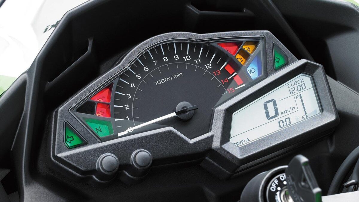 Kawasaki Ninja 300, interior