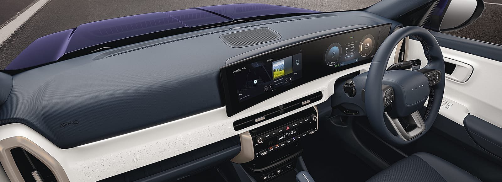 Hyundai Venue, dashboard with dual curved displays