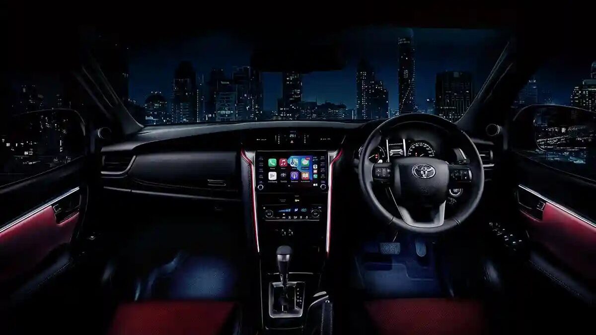 Toyota Fortuner Legender, interior