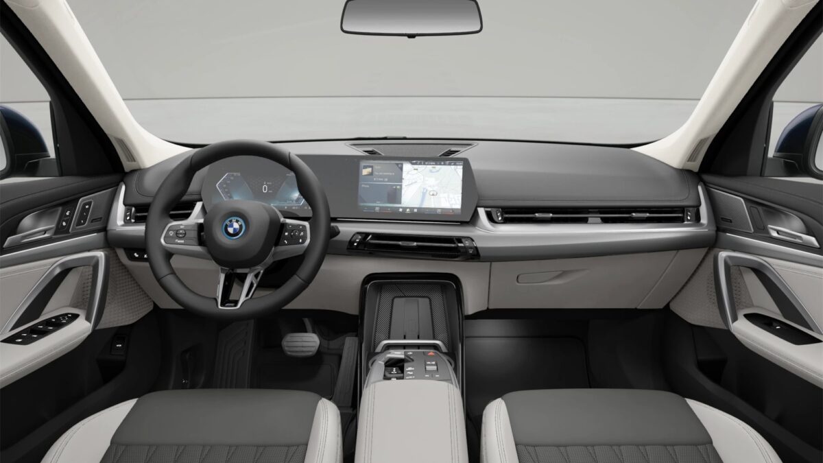 BMW iX1 LWB, interior