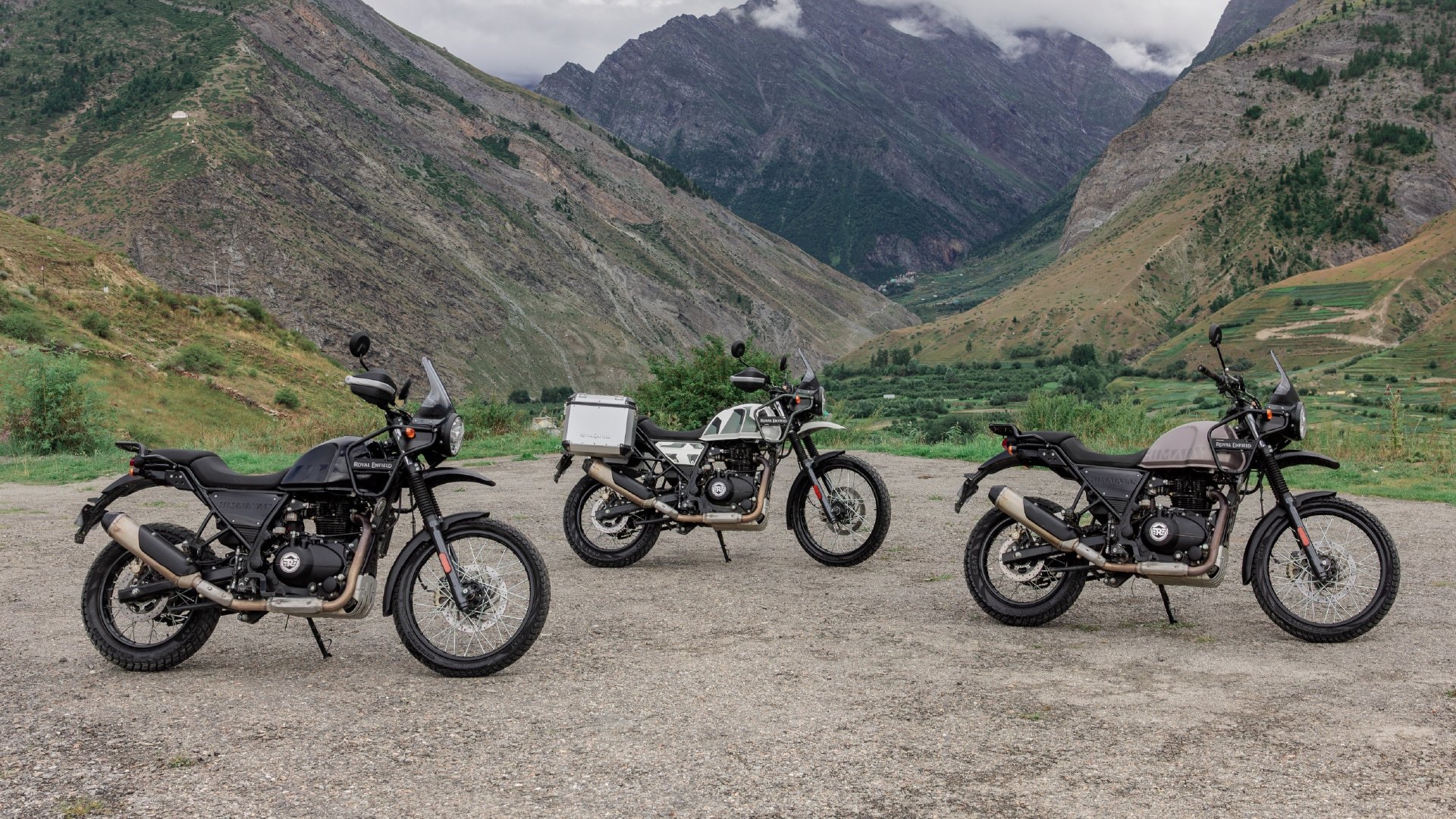 Royal Enfield Himalayan 440, a trio in the valley