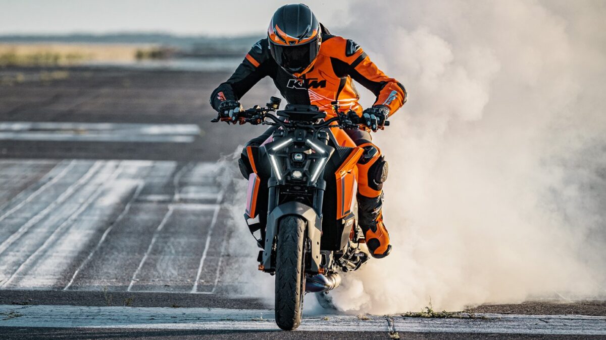 KTM 1390 Super Duke R, lifestyle