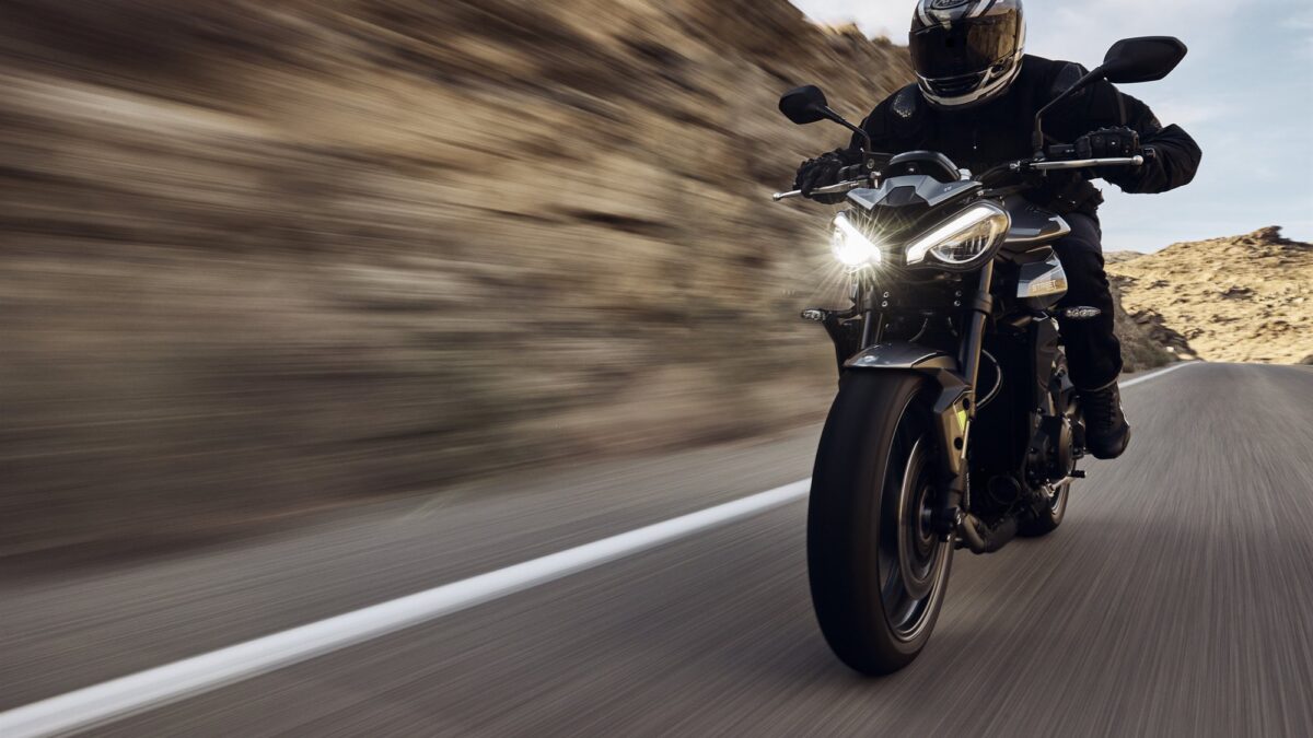 Triumph Street Triple R, lifestyle