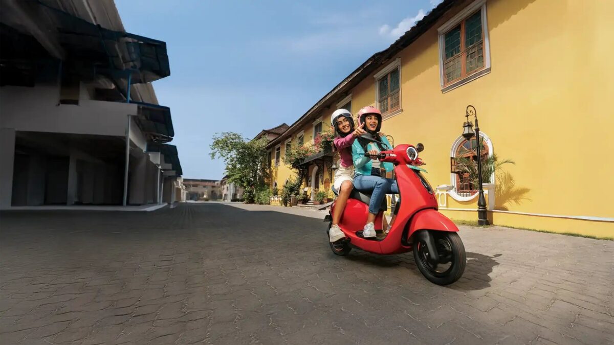 Bajaj Chetak C25, lifestyle