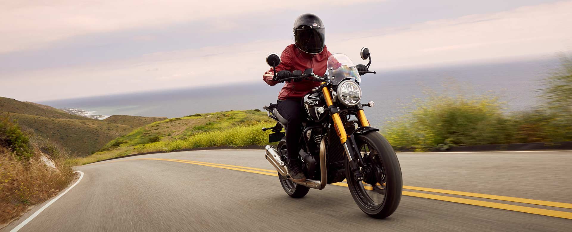 Triumph Speed 400 on a coastal highway
