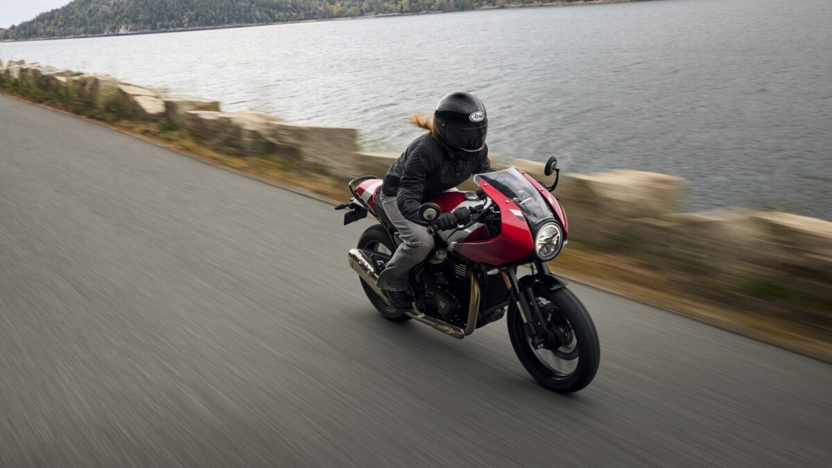 Triumph Thruxton 400, lifestyle