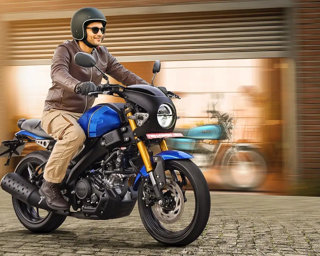 Yamaha XSR 155, on a cobbled street in Metallic Blue