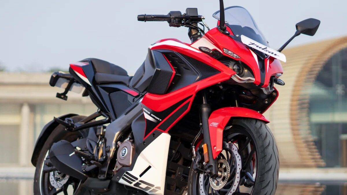 Bajaj Pulsar RS200, lifestyle