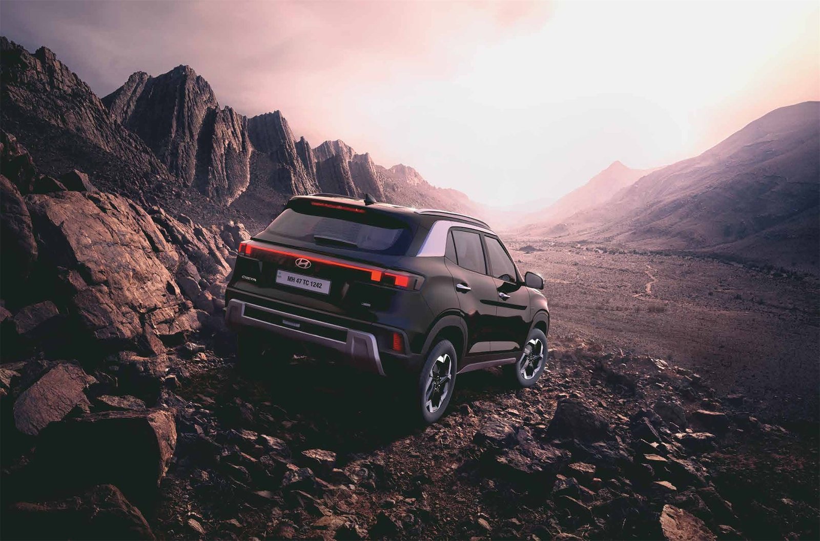 Hyundai Creta, on a rocky trail