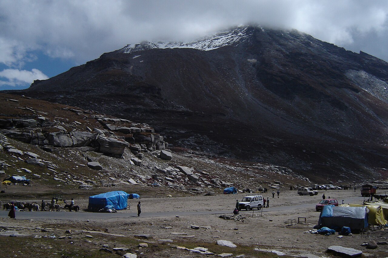 Rohtang Pass road near Manali, Himachal Pradesh