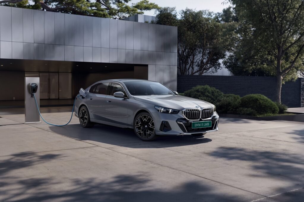 BMW i5 LWB, lifestyle