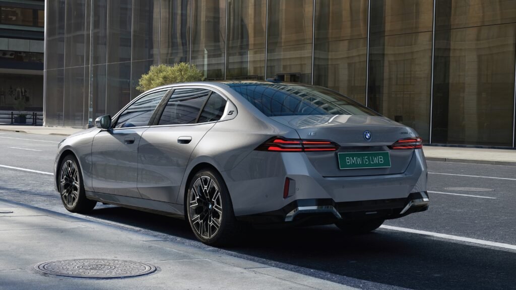 BMW i5 LWB, lifestyle