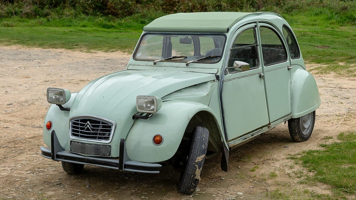 Citroën Revives the 2CV as a €15,000 Electric Car