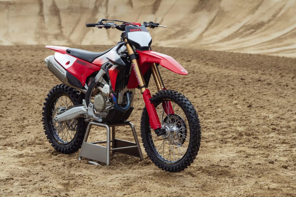 Ducati Desmo450 MX, exterior