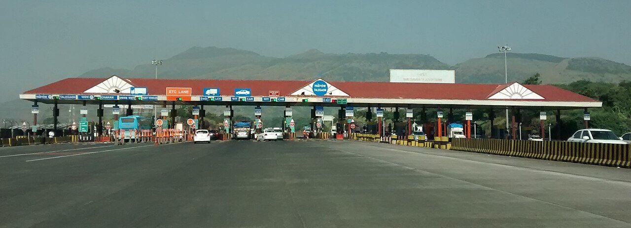 FASTag electronic toll collection lane on an Indian expressway