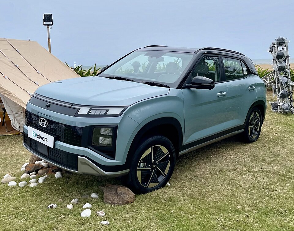 Hyundai Creta Electric front three-quarter view