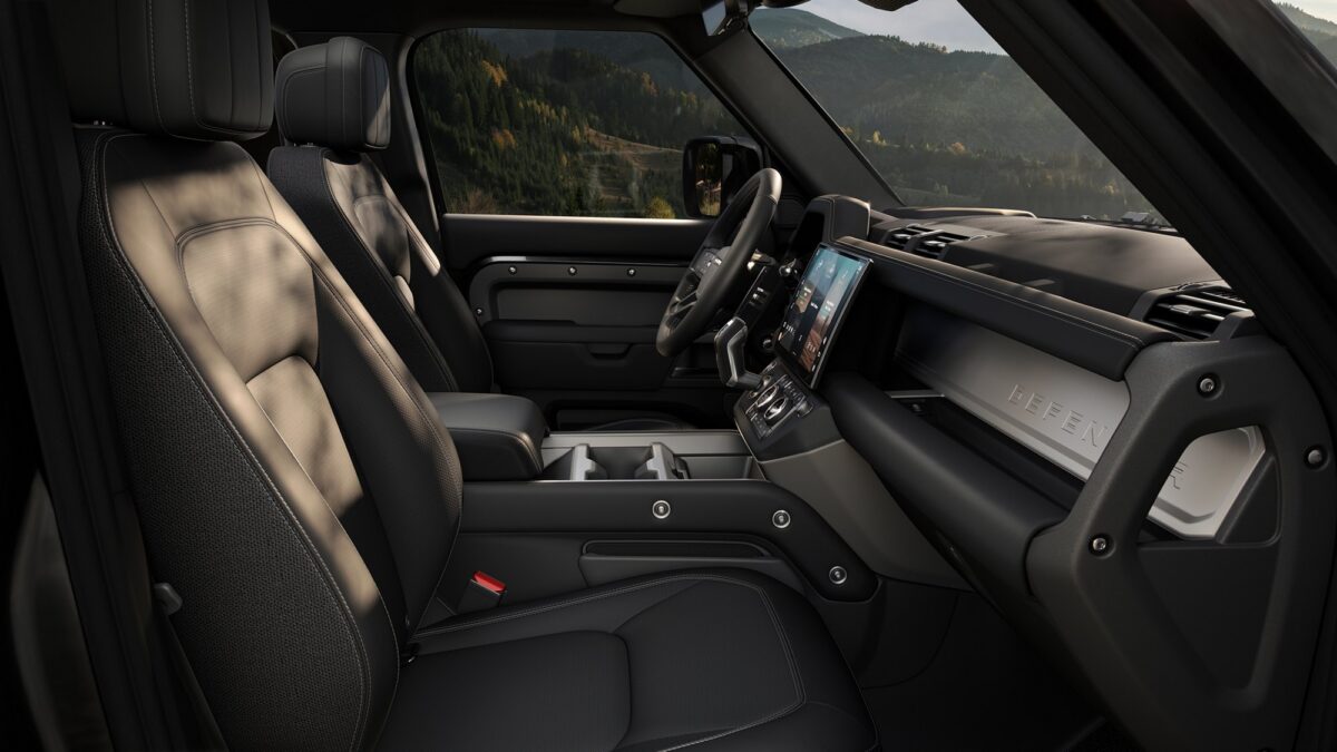 Land Rover Defender 130, interior
