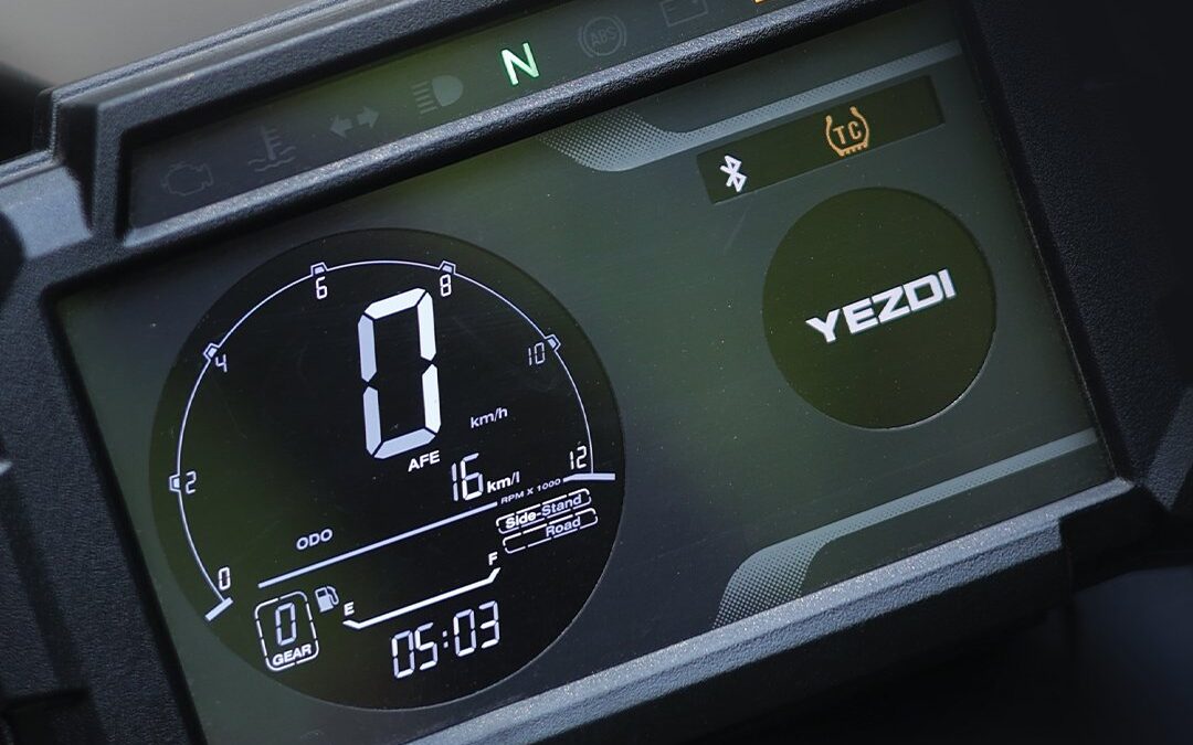 Yezdi Adventure, interior