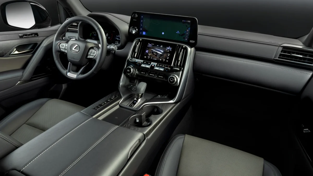Lexus LX 500d, interior