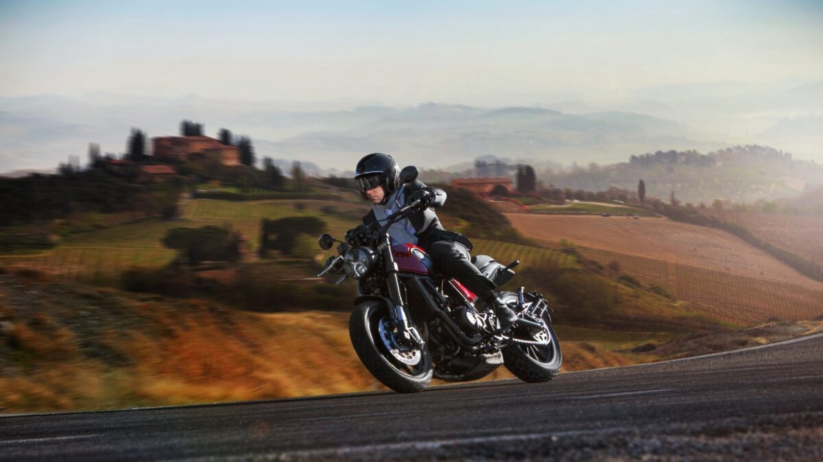 Benelli Leoncino 500, lifestyle