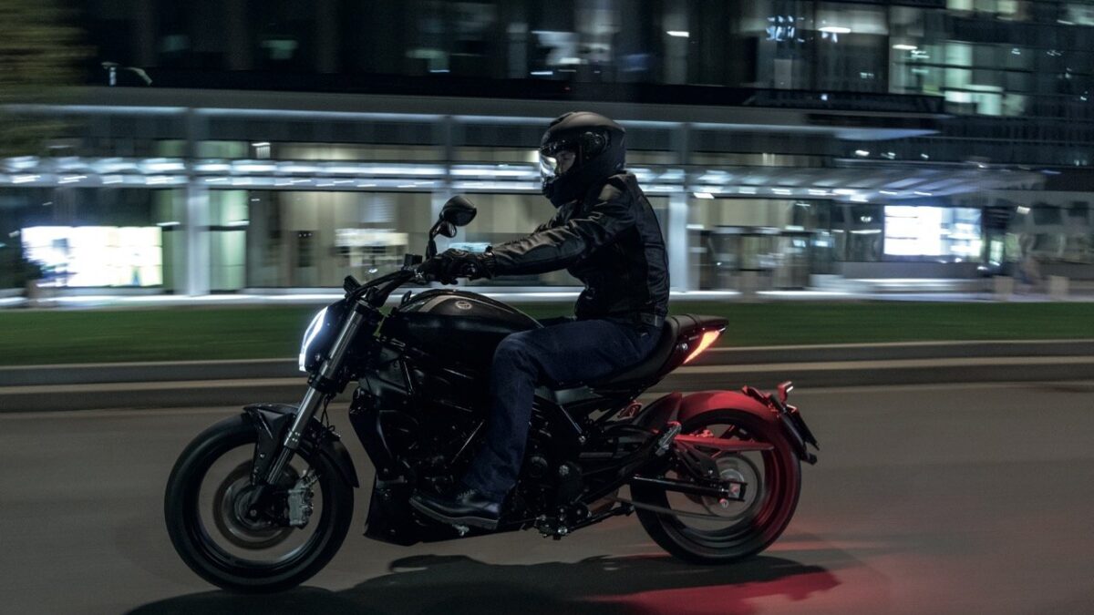 Benelli 502C, lifestyle