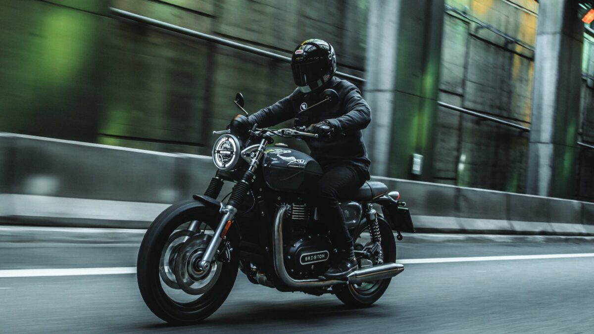 Brixton Cromwell 1200, lifestyle
