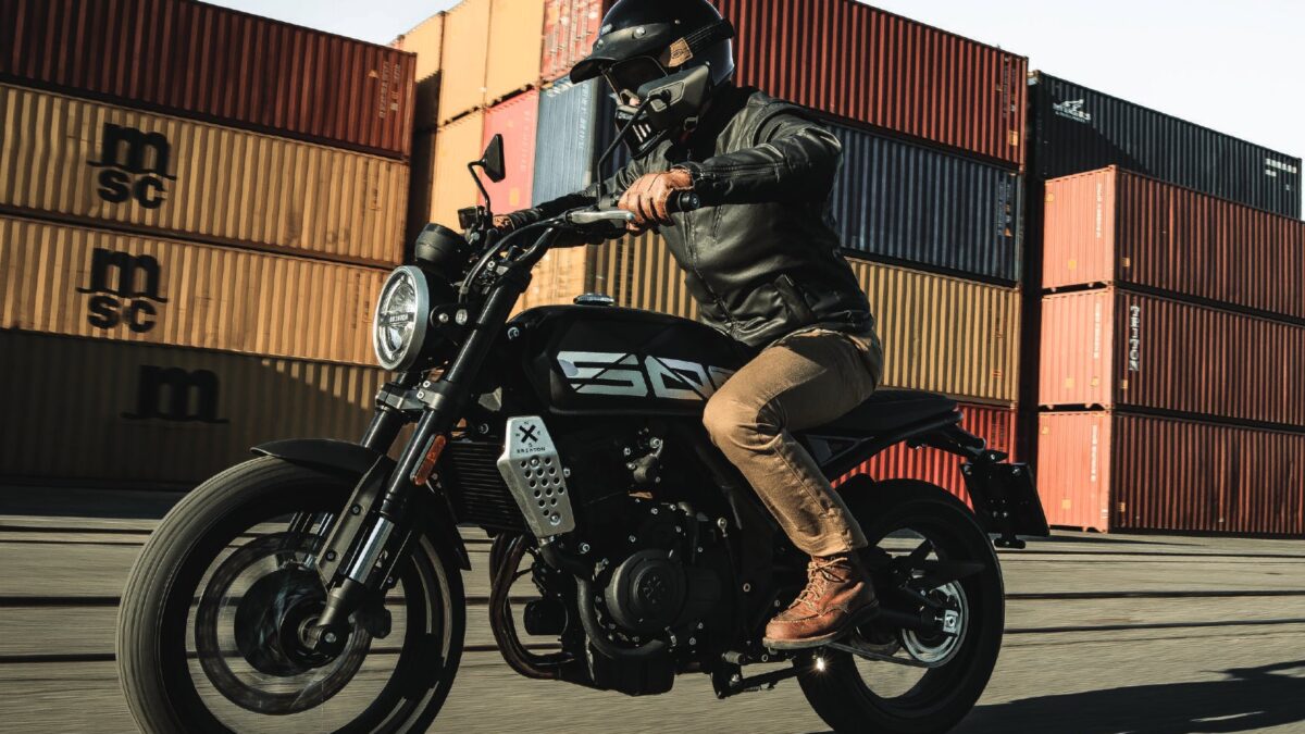 Brixton Crossfire 500 X, lifestyle