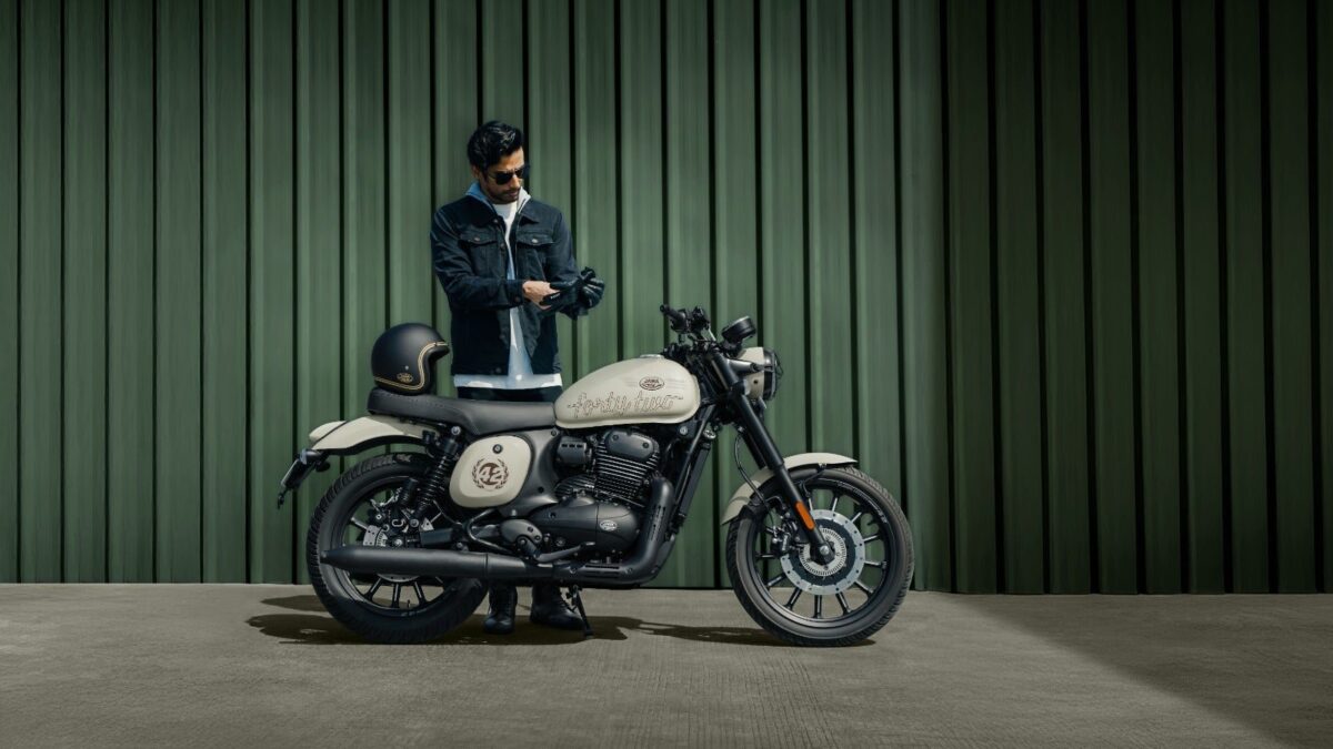 Jawa 42, lifestyle