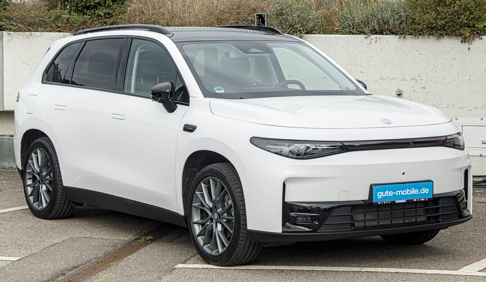 Leapmotor C10 electric SUV parked on a European street